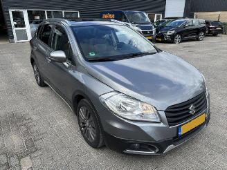 damaged passenger cars Suzuki SX4 1.6D S-Cross Exclusive Pano 2015/1
