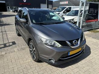 skadebil auto Nissan Qashqai 1.6 Tekna Pano NAP 2016/1
