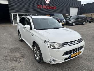 Unfallwagen Mitsubishi Outlander 2.0 PHEV Instyle automaat 2014/3