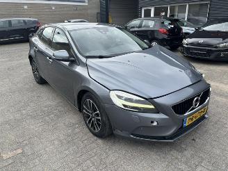 Schadeauto Volvo V-40 2.0D  Automaat Nordic+ 2017/5