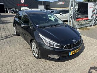 Coche accidentado Kia Ceed 1.6 GDI 5-drs Clima 2014/8