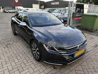 Schadeauto Volkswagen Arteon 2.0 TDI Business R Dsg Pano 2019/7