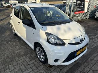 uszkodzony samochody osobowe Toyota Aygo 1.0 5-drs Now airco Nap 2013/10