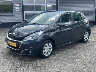 Vaurioauto  passenger cars Peugeot 208 1.2 PURE TECH BLUE LION 5DRS 2017/11
