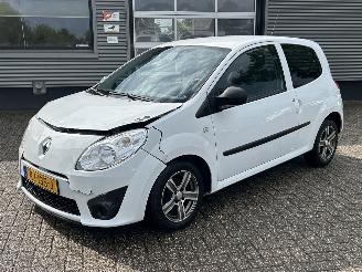 skadebil auto Renault Twingo 1.2 Authentigue 2009/11