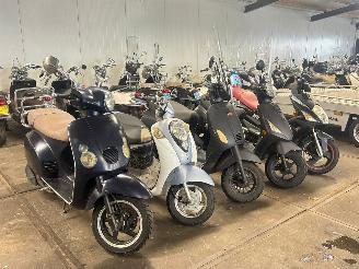  AGM  Partij 5 scooters 2025/1