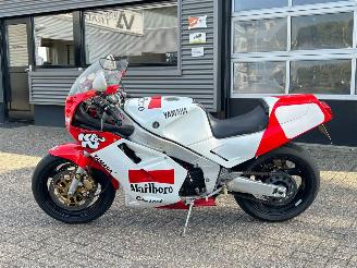 Yamaha FZR 1000  picture 2