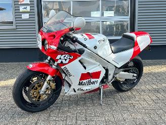 krockskadad bil motor Yamaha FZR 1000  1987/3