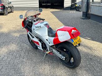 Yamaha FZR 1000  picture 3