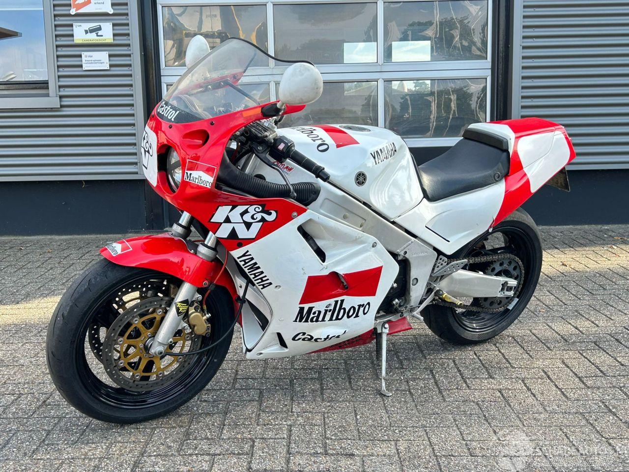 Yamaha FZR 1000 