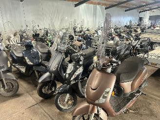 damaged scooters Overige  100+ scooters te koop. 2025/1