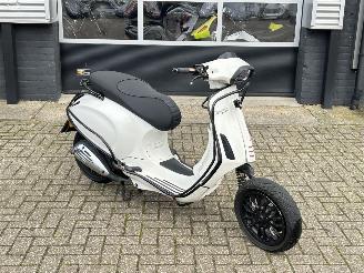 dommages scooters Vespa  Sprint 50 4T 2016/8