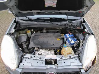 Fiat Doblo 2.0 Multijet Emotion picture 23