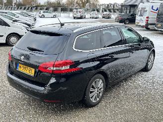 Peugeot 308 SW 1.2 PureTech Blue Lease Premium picture 5