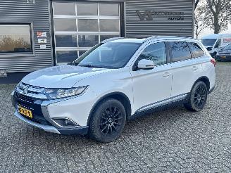 krockskadad bil auto Mitsubishi Outlander 2.0 Instyle 7-pers 2017/1