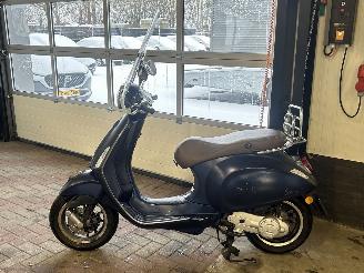 Vespa  Primavera 50 picture 2