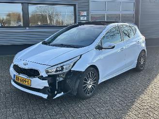 damaged passenger cars Kia Cee d 1.4 CVVT 2015/5