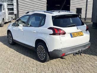 Peugeot 2008 1.2 PureTech Blue Lion picture 3