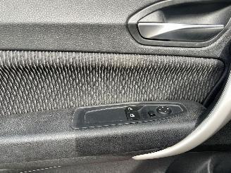 BMW 1-serie 114i 3drs picture 17