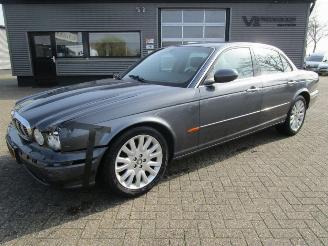 damaged passenger cars Jaguar XJ 3.5 V8 Executive Automaat 2004/9