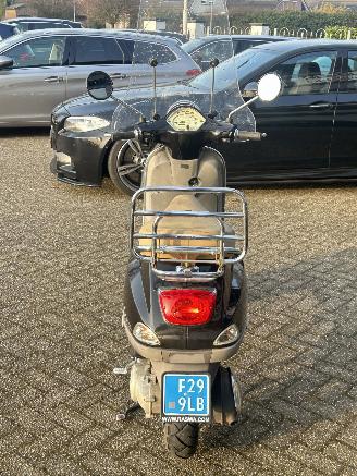 Vespa  LX 50 4T picture 4