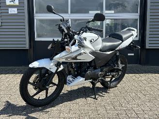 dañado motos Honda CBF 125 A1 2013/6