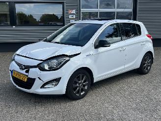 krockskadad bil auto Hyundai I-20 1.2i Go! Plus 2015/1