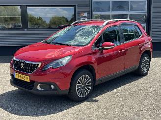 Schadeauto Peugeot 2008 1.2 PureTech Blue Lion 2018/10