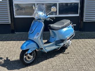 Vaurioauto  scooters Vespa  LX 50 4T 2009/3