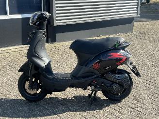 Piaggio  Zip 50 4T picture 2