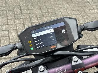 KTM  890 Duke picture 19