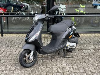 damaged scooters Piaggio  Zip 50 4T 2015/8