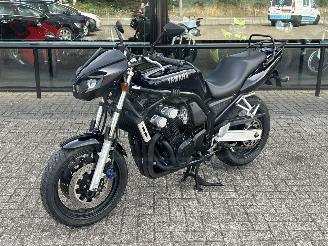 Vaurioauto  motor cycles Yamaha FZS 600 Fazer 2000/3