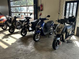 damaged scooters Yamaha  Partij 5 scooters 2019/1