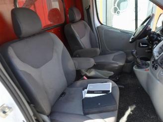 Renault Trafic 2.0 dCi T27 L1H1 Eco airco navi picture 11