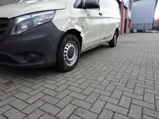 Mercedes Vito 111 CDI 118239 km !!!!!!!!! rijdbare schade picture 11