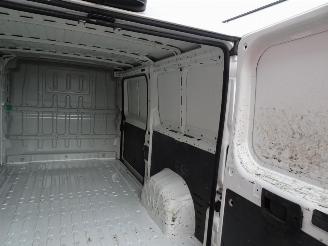 Peugeot Boxer 330 2.2 HDI L2H1 XT 3 zits airco picture 24