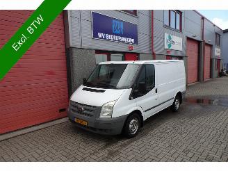 Käytettyjen commercial vehicles Ford Transit 260S 2.2 TDCI Economy Edition 3 zits airco 126245 km !!!!!! 2013/1
