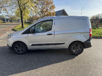 Ford Transit Courier Van  picture 4