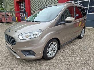 Damaged car Ford Tourneo Courier  2020/9