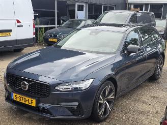 skadebil auto Volvo V-90 B5 Automaat Plus Dark 184KW Motor defect 2023/2