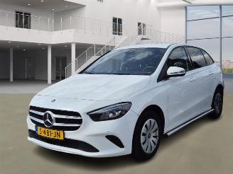 krockskadad bil auto Mercedes B-klasse  2023/2