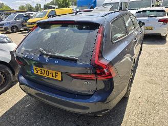 Vaurioauto  passenger cars Volvo V-90 B5 Automaat Plus Dark 2023/2