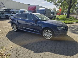 krockskadad bil auto Audi A3 Sportback 1.4 e-tron Ambition 2015/7