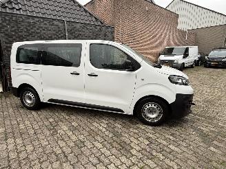 Auto incidentate Opel Vivaro 1.5 CDTI   9 PERSOONS Personenbus 4-dr. 2021/11
