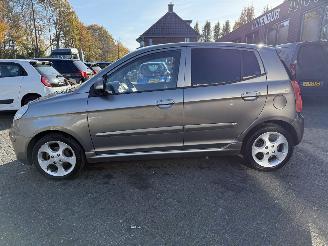 Kia Picanto 1.1 Fifteen  AIRCO Hatchback 5-dr. picture 2