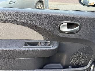 Renault Twingo 1.2-16V Collection  Hatchback 3-dr. picture 18