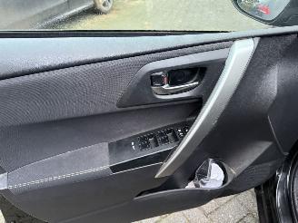 Toyota Auris 1.8 Hybrid Lease Pro picture 19