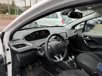 Peugeot 208 1.2 PureTech Signature NAVIGATIE picture 17