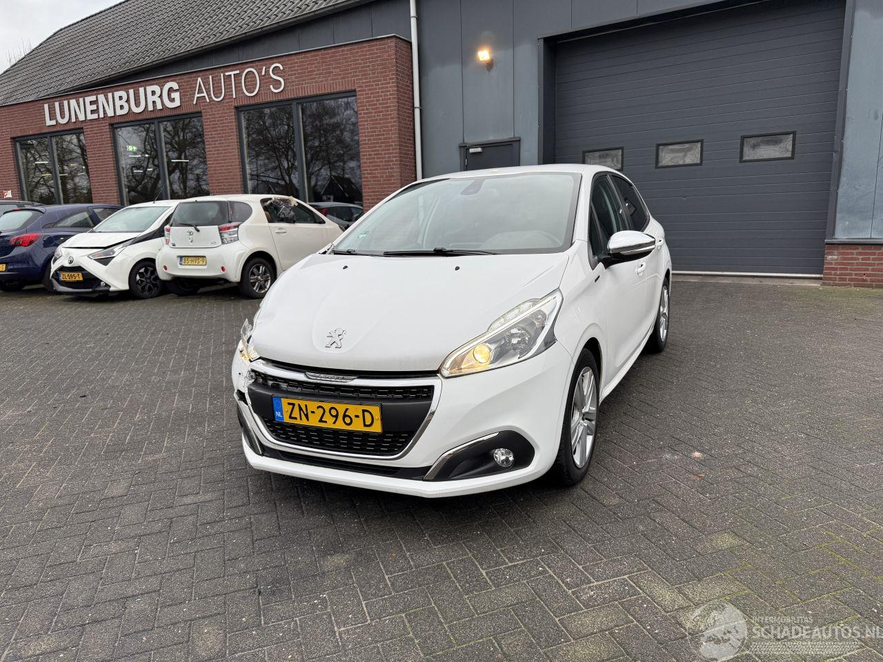 Peugeot 208 1.2 PureTech Signature NAVIGATIE